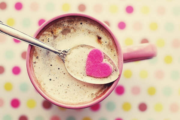 Feature-beverage-breakfast-close-up-cocoa-heart-coffee