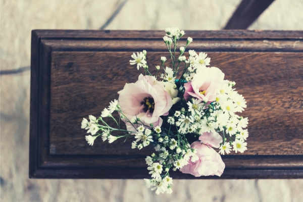 feature-ladies-breath-bouquet-pink-flowers-on-brown-wood