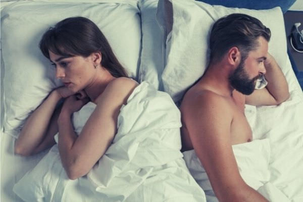 woman man quarrel not talking signs of partner cheating bed